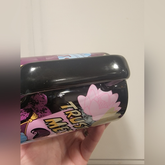 Disney Aladdin Color-Changing Mug with Aladdin/Jasmin 14oz & Pin! - Picture 6 of 12